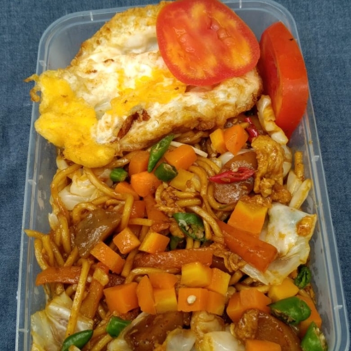 Mie Goreng Hot Lava Plus Telur