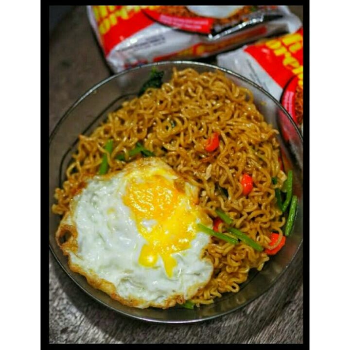 Mie Goreng Instan Sayur  dan Telur