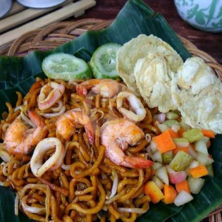 Mie Goreng Komplit