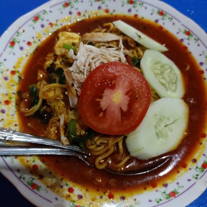 Mie Kuah Telur