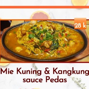 Mie Kuning Dan Kangkung Sauce Pedas