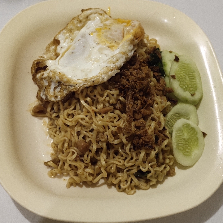 Mie Padeh Goreng Komplit Bakso Sosis Telur