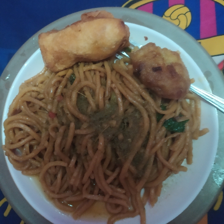 Mie Pakai Risol Perekedel