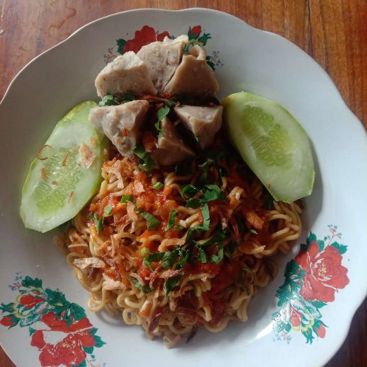 Mie Pedas Bakso Urat