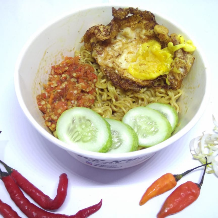 Mie Pedas Telur Ceplok