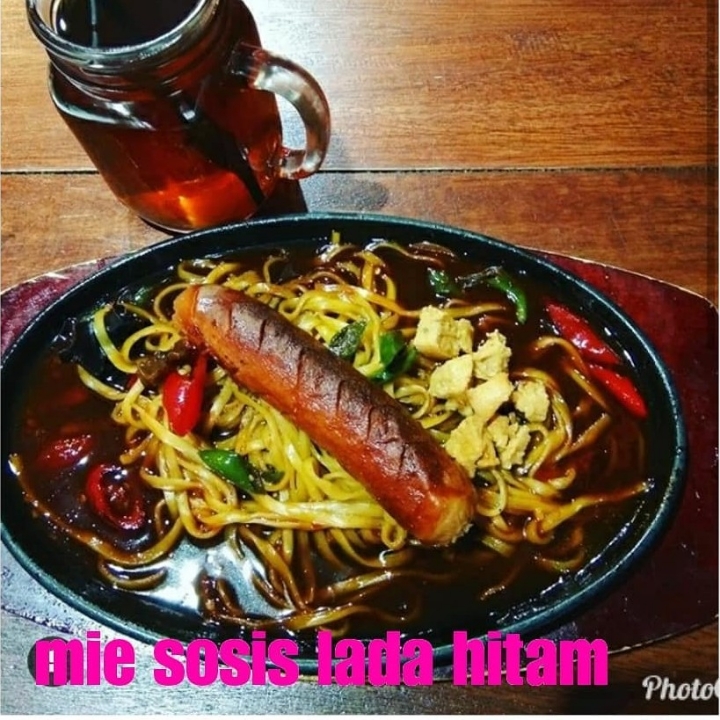 Mie Sosis Lada Hitam