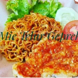 Mie Telor Ceplok Geprek