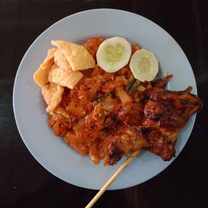 Mie Tiau Dan Ayam Bakar