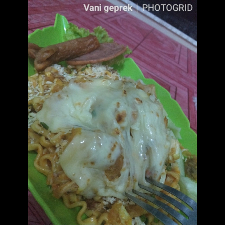 Mie ayam geprek mozarella