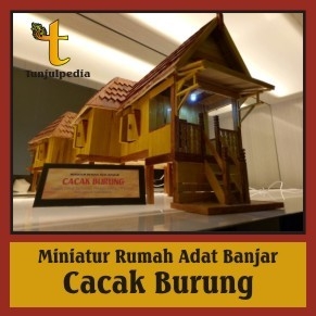 Miniatur Rumah Adat Banjar Cacak Burung 2