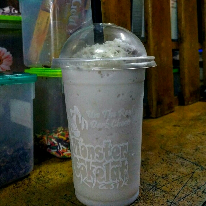 Monster Cokelat Vanilla Smoothies