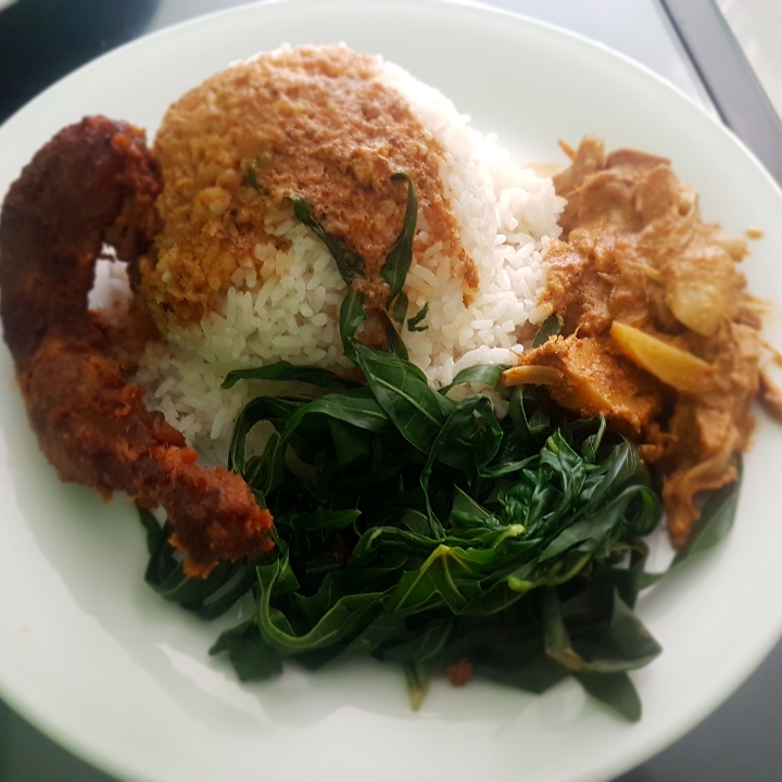 Nasi Ayam Goreng