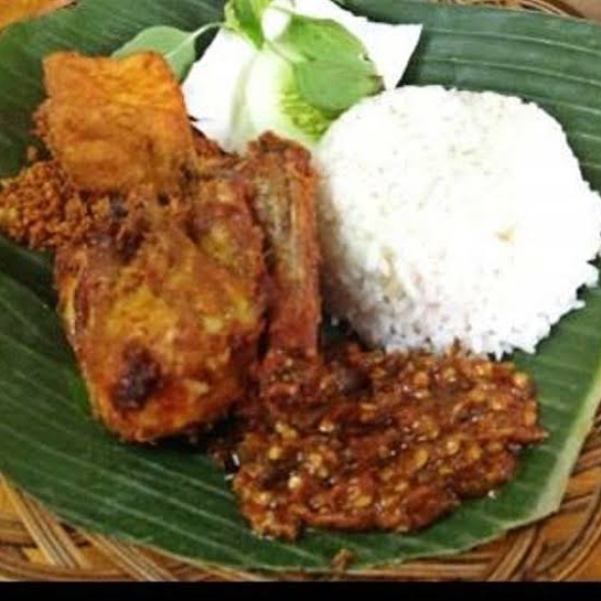 NASI AYAM GORENG