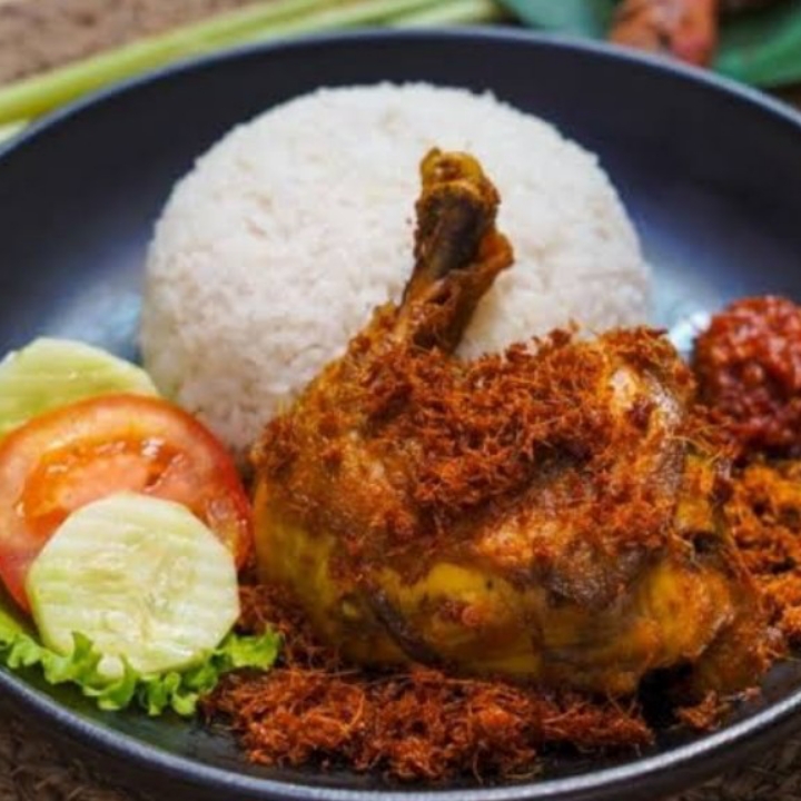 NASI AYAM SERUNDENG