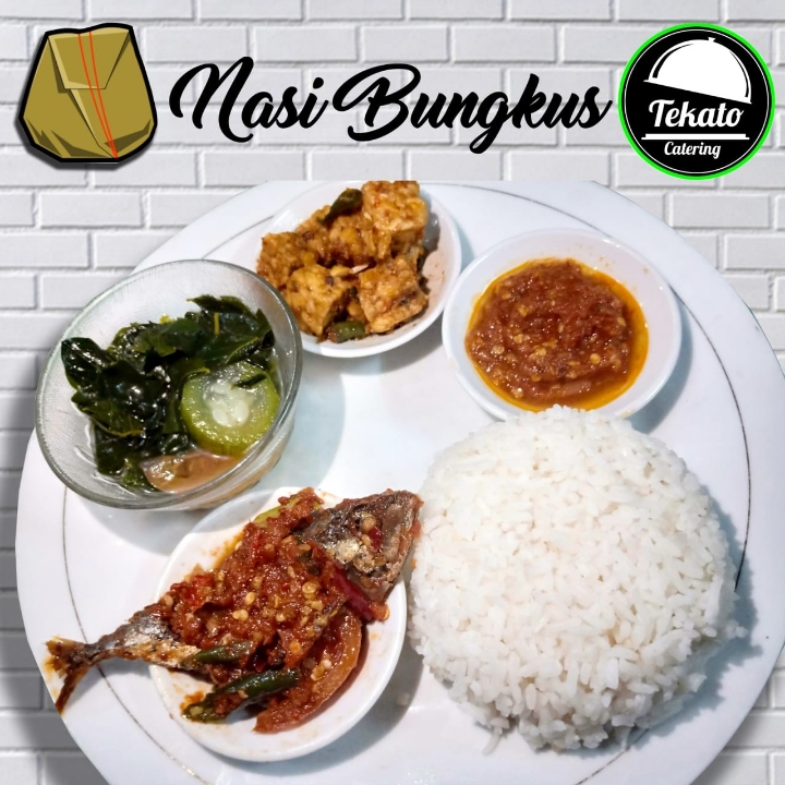 NASI BUNGKUS IKAN ASIN PEDA 