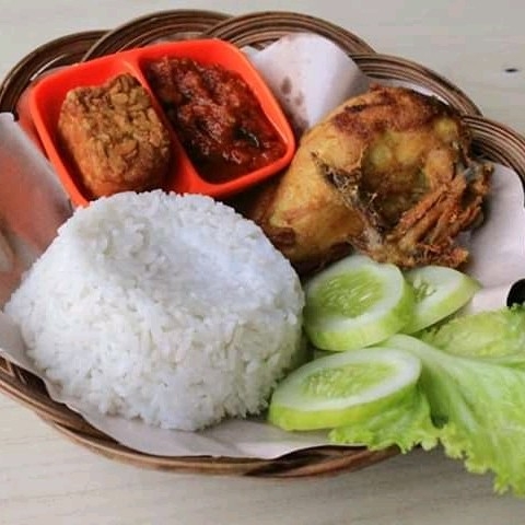 NASI KOMPLIT