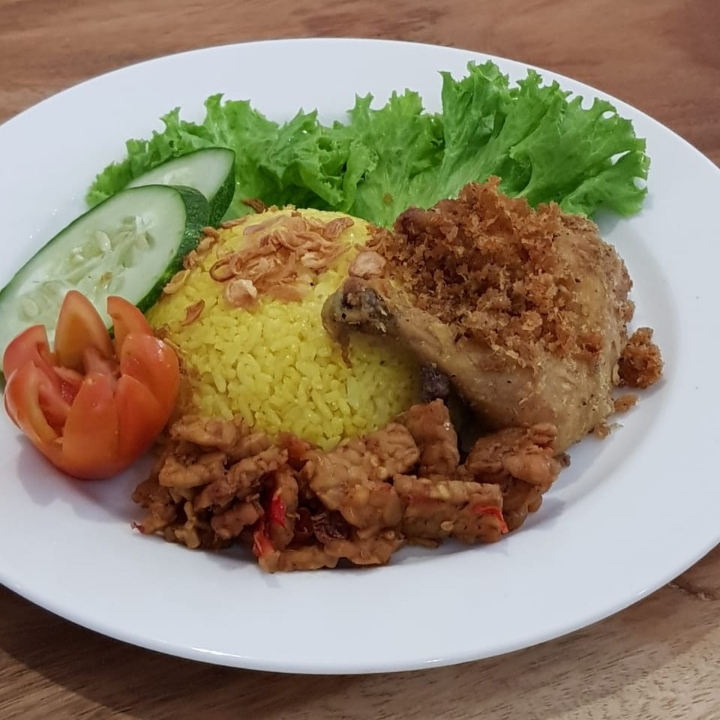 NASI KUNING AYAM