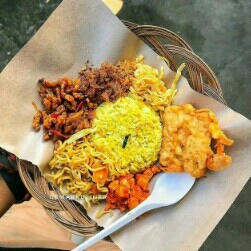 NASI KUNING AYAM KECAP