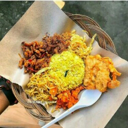 NASI KUNING PARU RICA