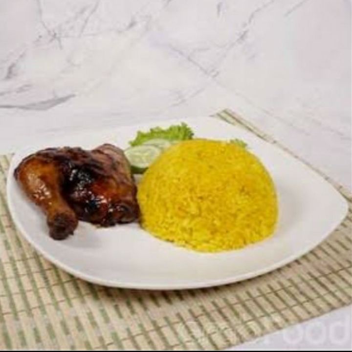 NASI KUNING PLUS AYAM