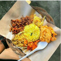 NASI KUNING TELUR