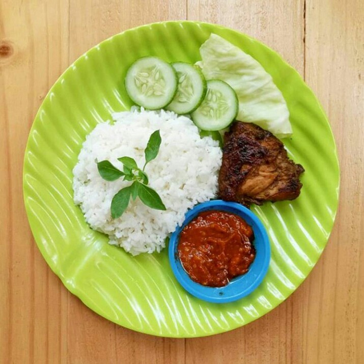 NASI LALAPAN AYAM BAKAR