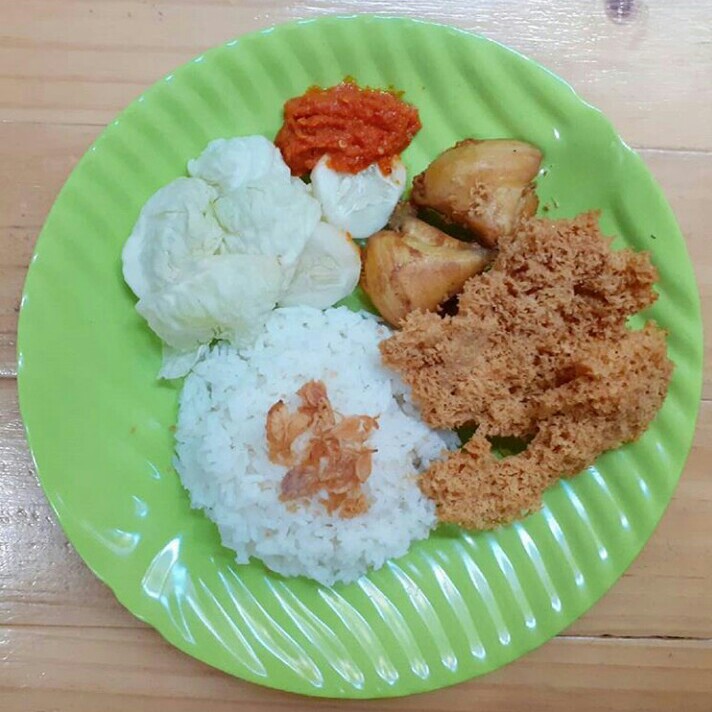 NASI LALAPAN AYAM KREMES