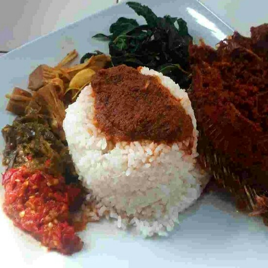 NASI NILA GORENG KRIUK KOMPLIT