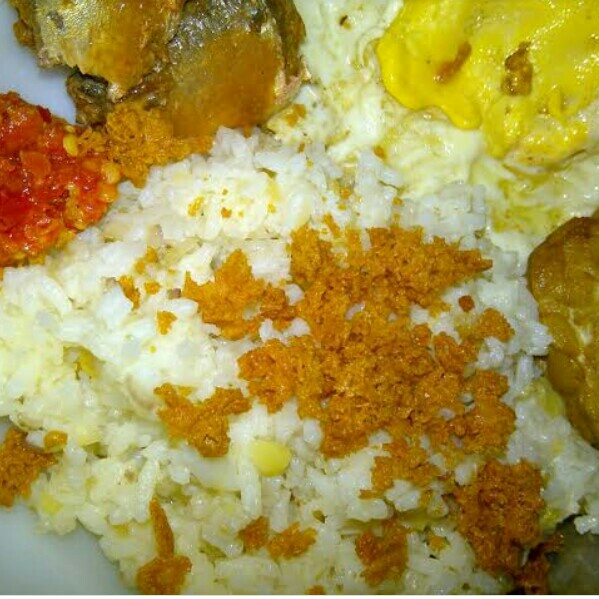 NASI TELUR KREMES