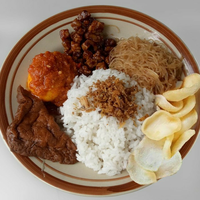 NASI UDUK KOMPLIT