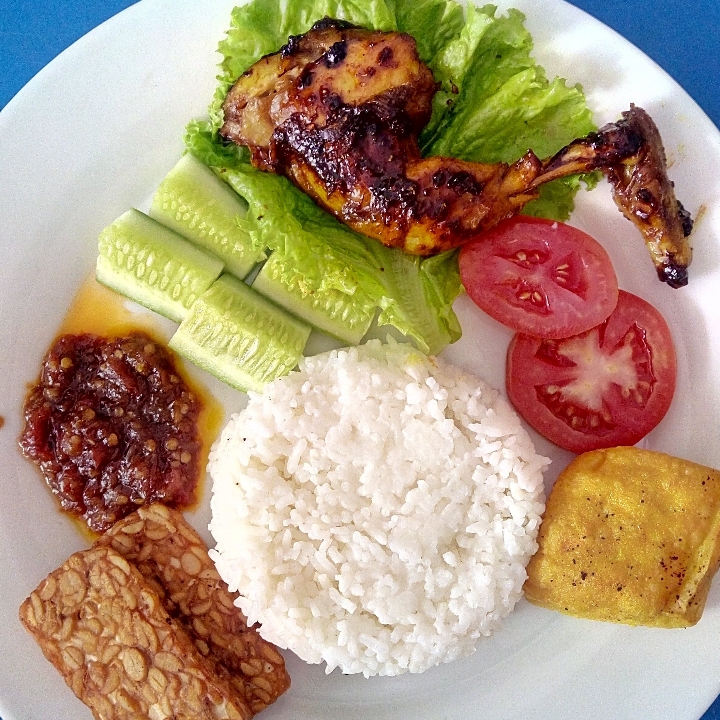 Nasi Ayam Bakar Komplit