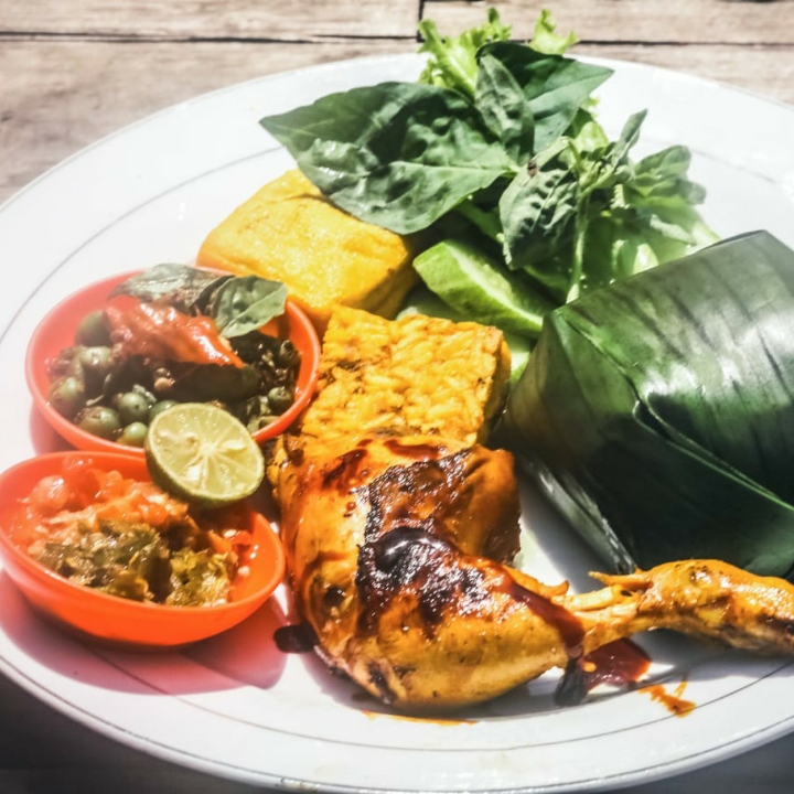 Nasi Ayam Bakar Komplit