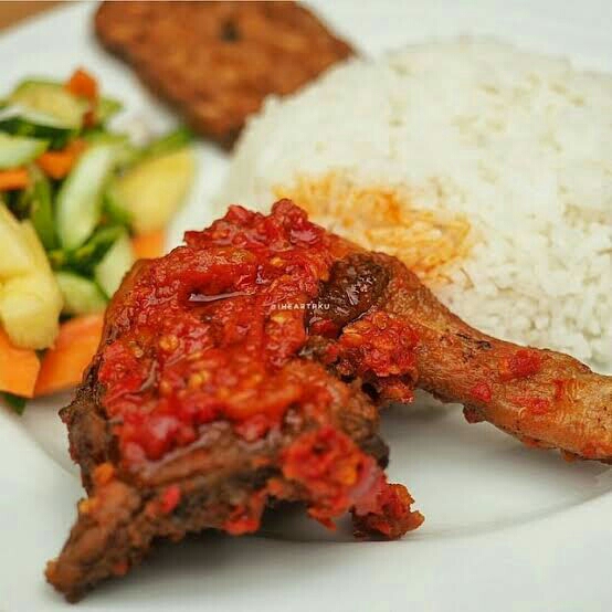 Nasi Ayam Cabe Merah