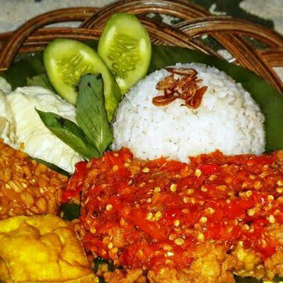 Nasi Ayam Cabe Merah