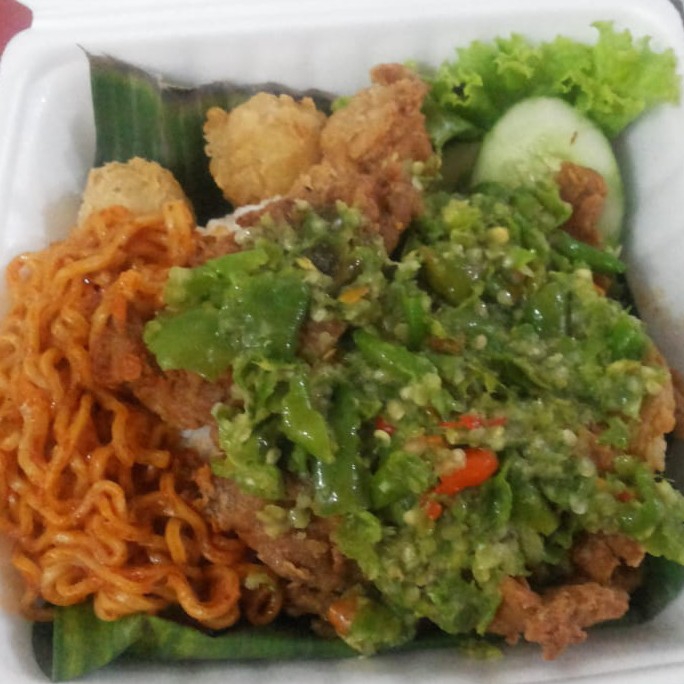 Nasi Ayam Geprek Komplit