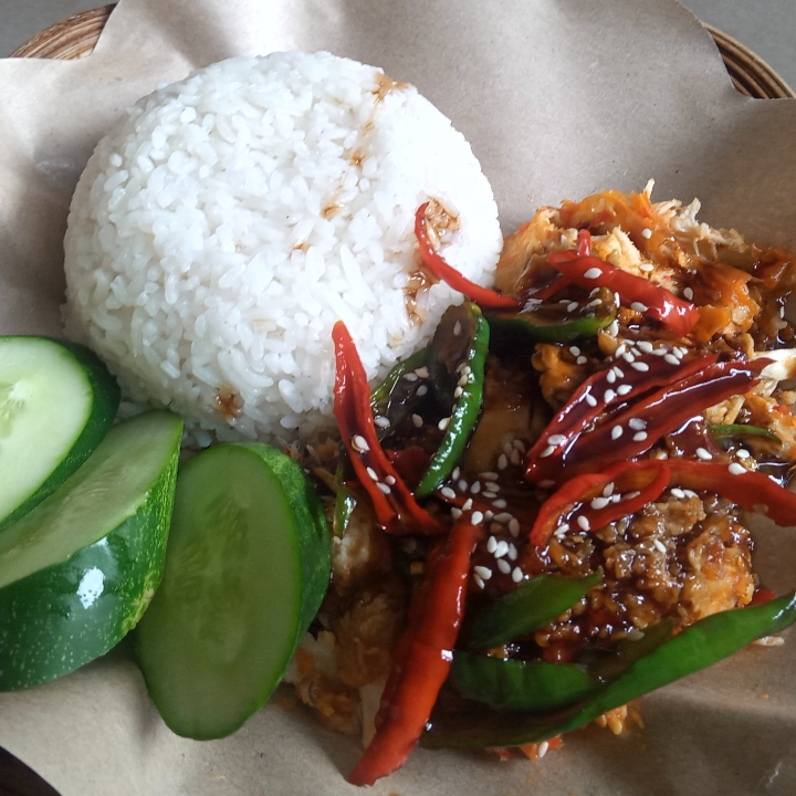 Nasi Ayam Geprek Lada Hitam