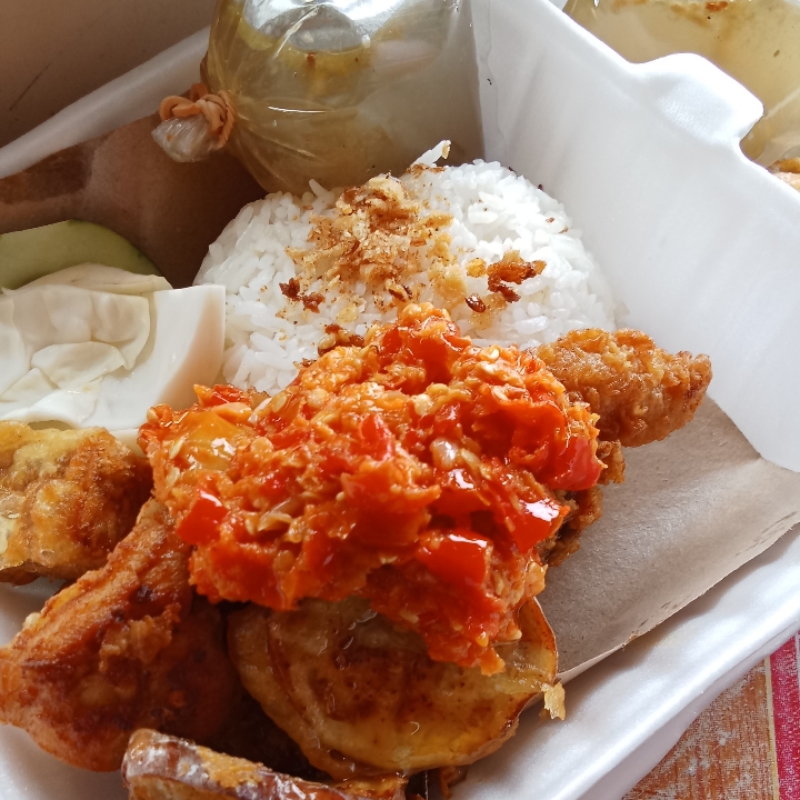 Nasi Ayam Geprek Sambal Goyang Lidah