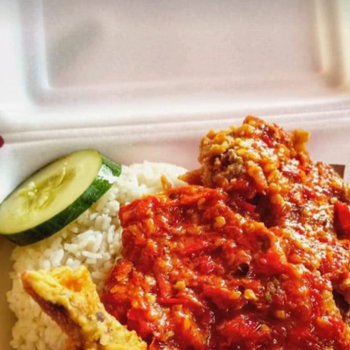 Nasi Ayam Geprek Sambal Merah