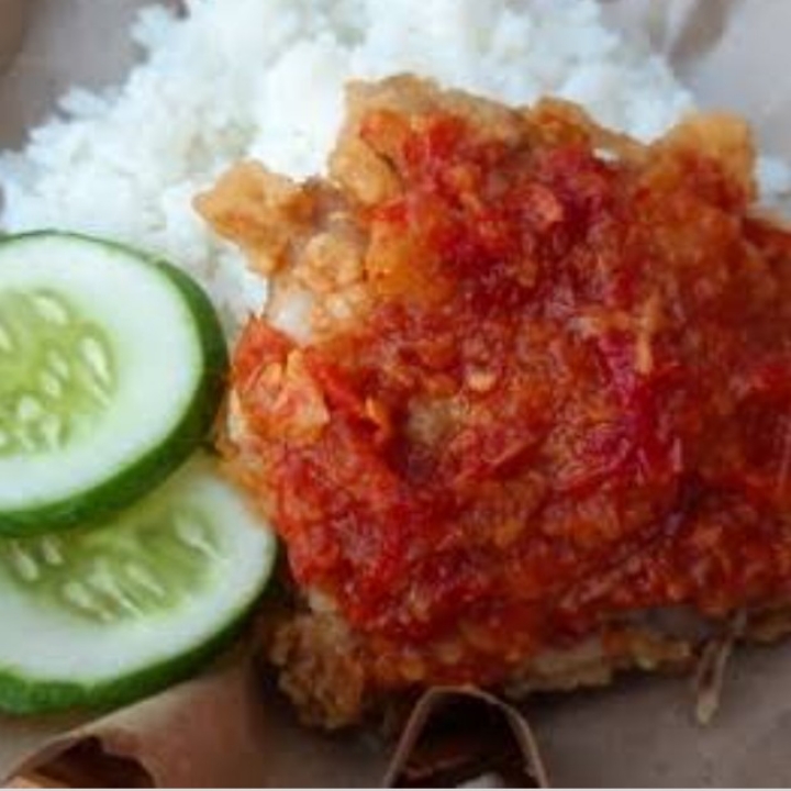 Nasi Ayam Geprek Sambal Merah Esteh Anget