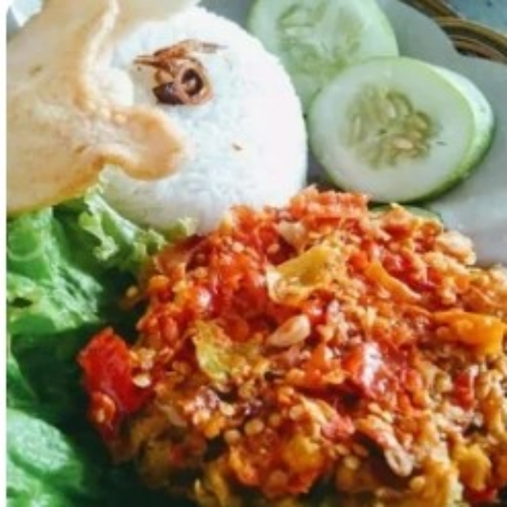 Nasi Ayam Geprek dan Es Teh