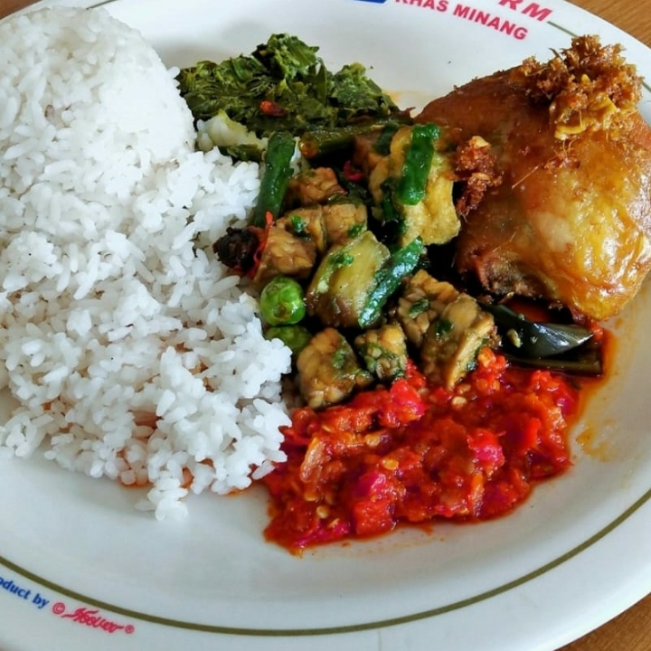 Nasi Ayam Goreng