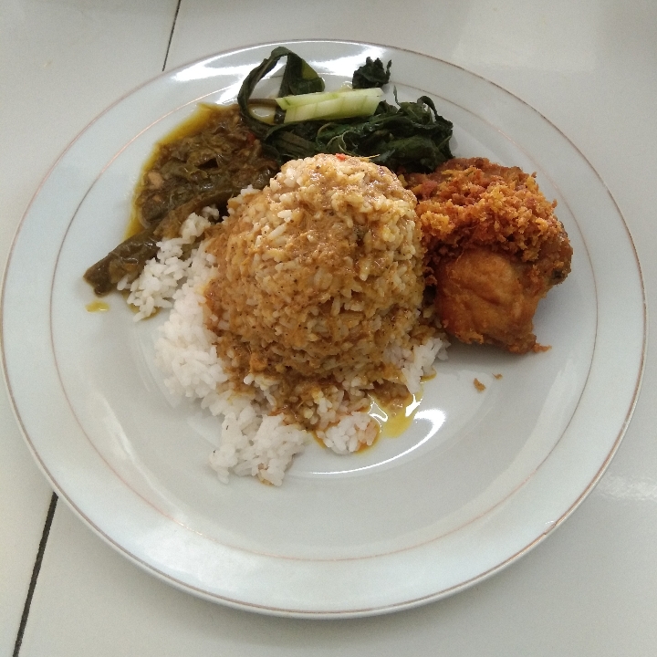 Nasi Ayam Goreng