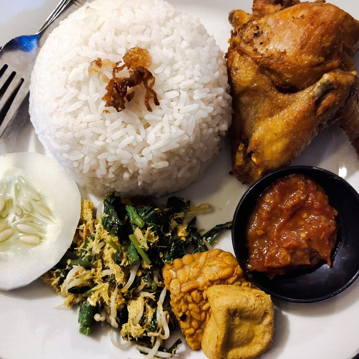 Nasi Ayam Goreng