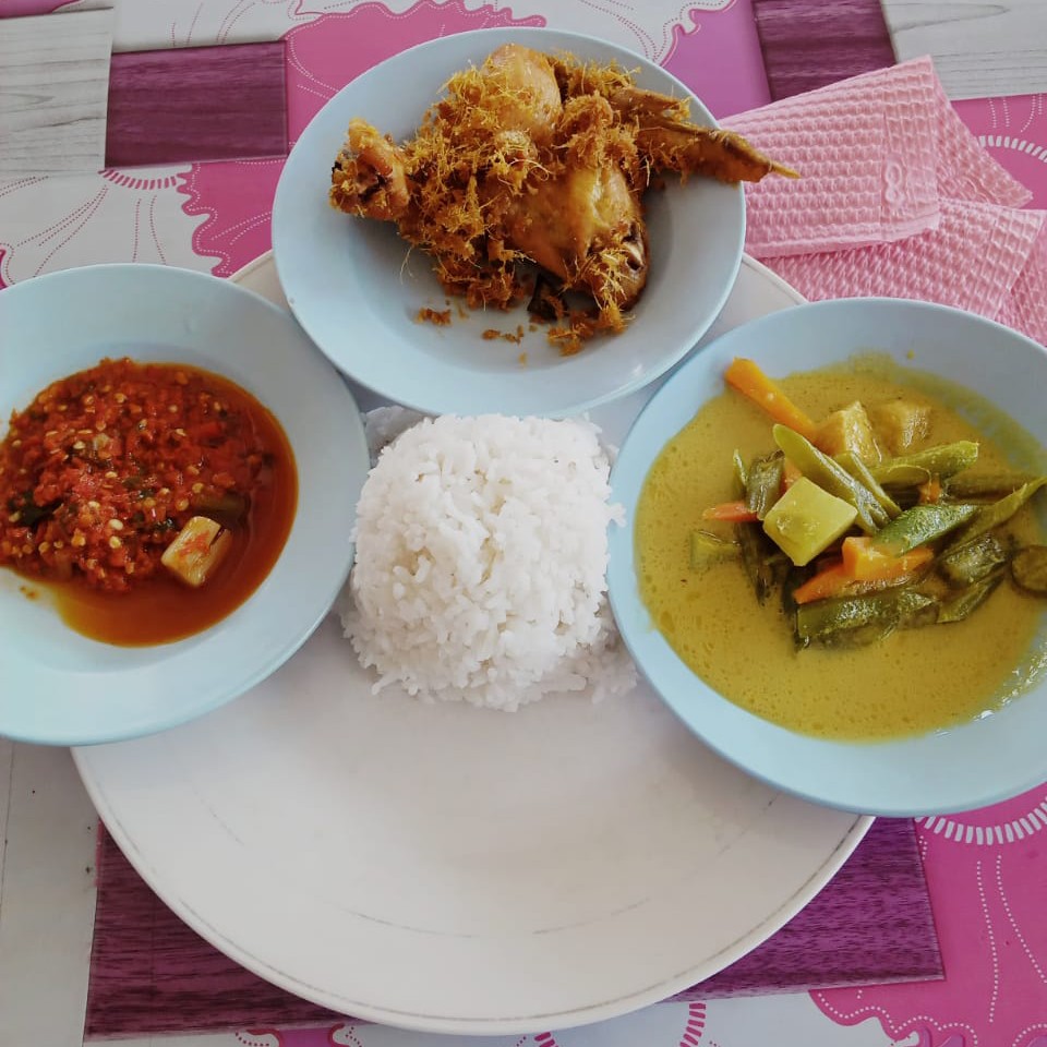 Nasi Ayam Goreng