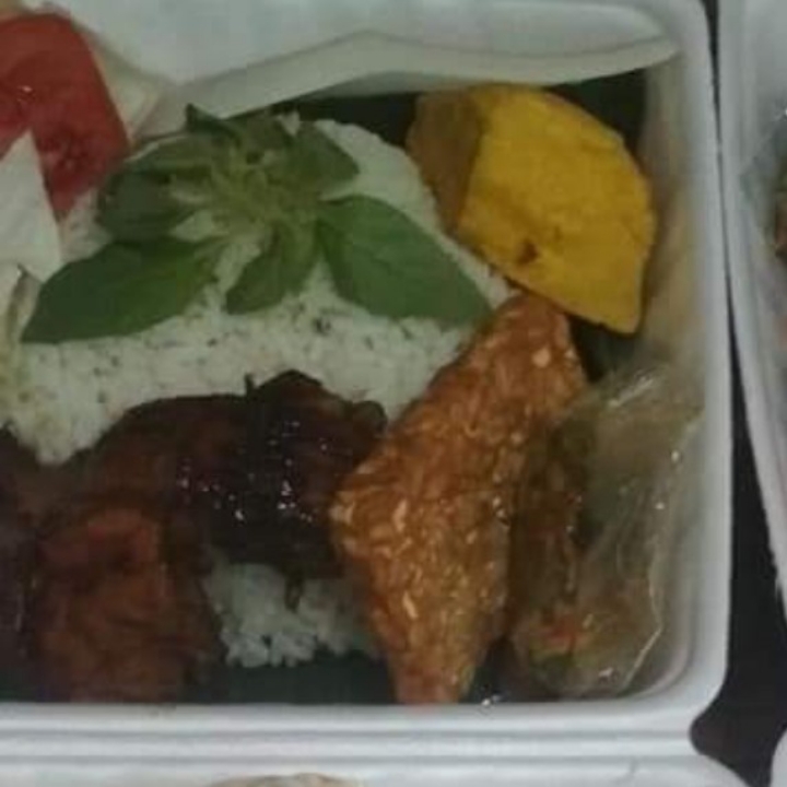 Nasi Ayam Goreng Komplit