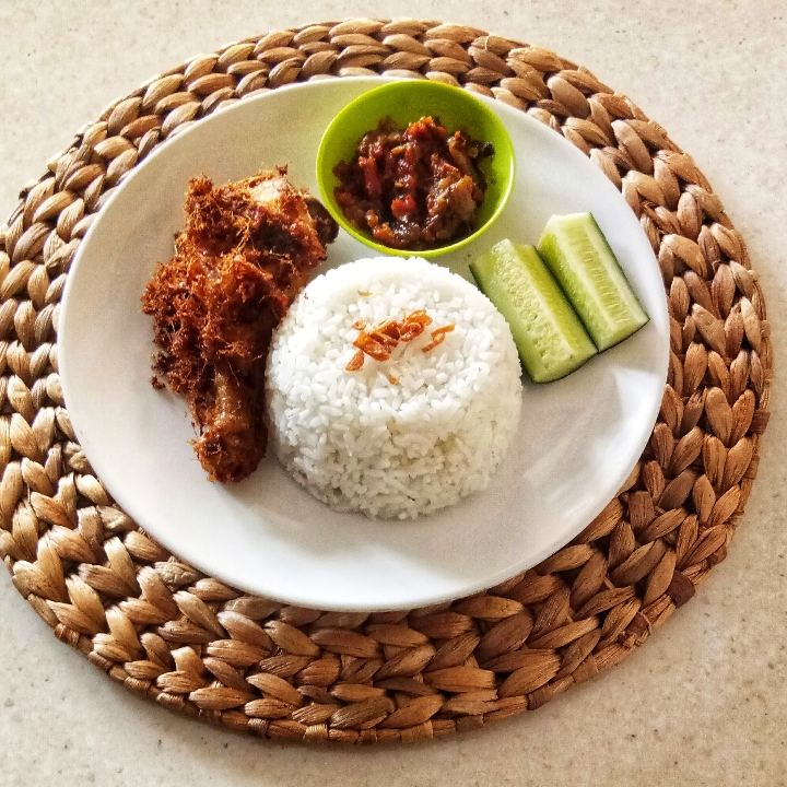 Nasi Ayam Goreng Lengkuas