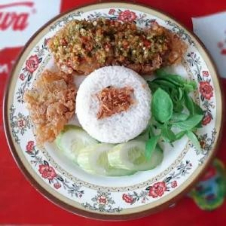 Nasi Ayam Goreng Telor Sambal Geprek