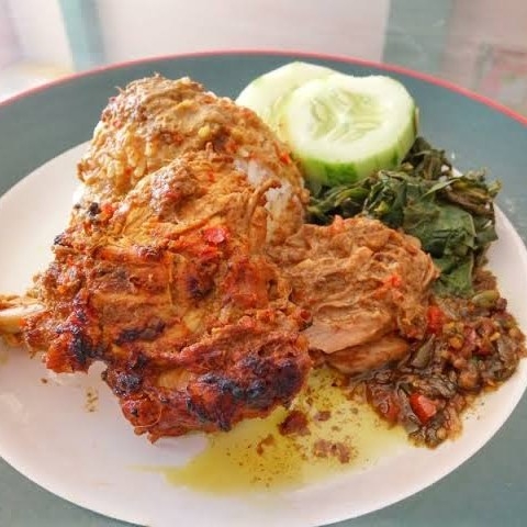 Nasi Ayam Gulai Atau Bakar