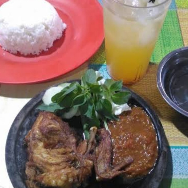 Nasi Ayam Kampung Lalapan