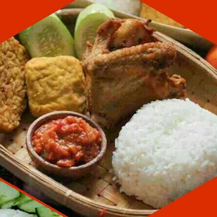 Nasi Ayam Komplit